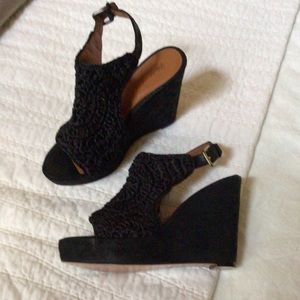 ELIZABETH AND JAMES
Macrame Wedges, 10